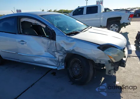 2011 Nissan Sentra 2.0S z USA, uszkodzony, nr VIN 3N1AB6AP1BL640403